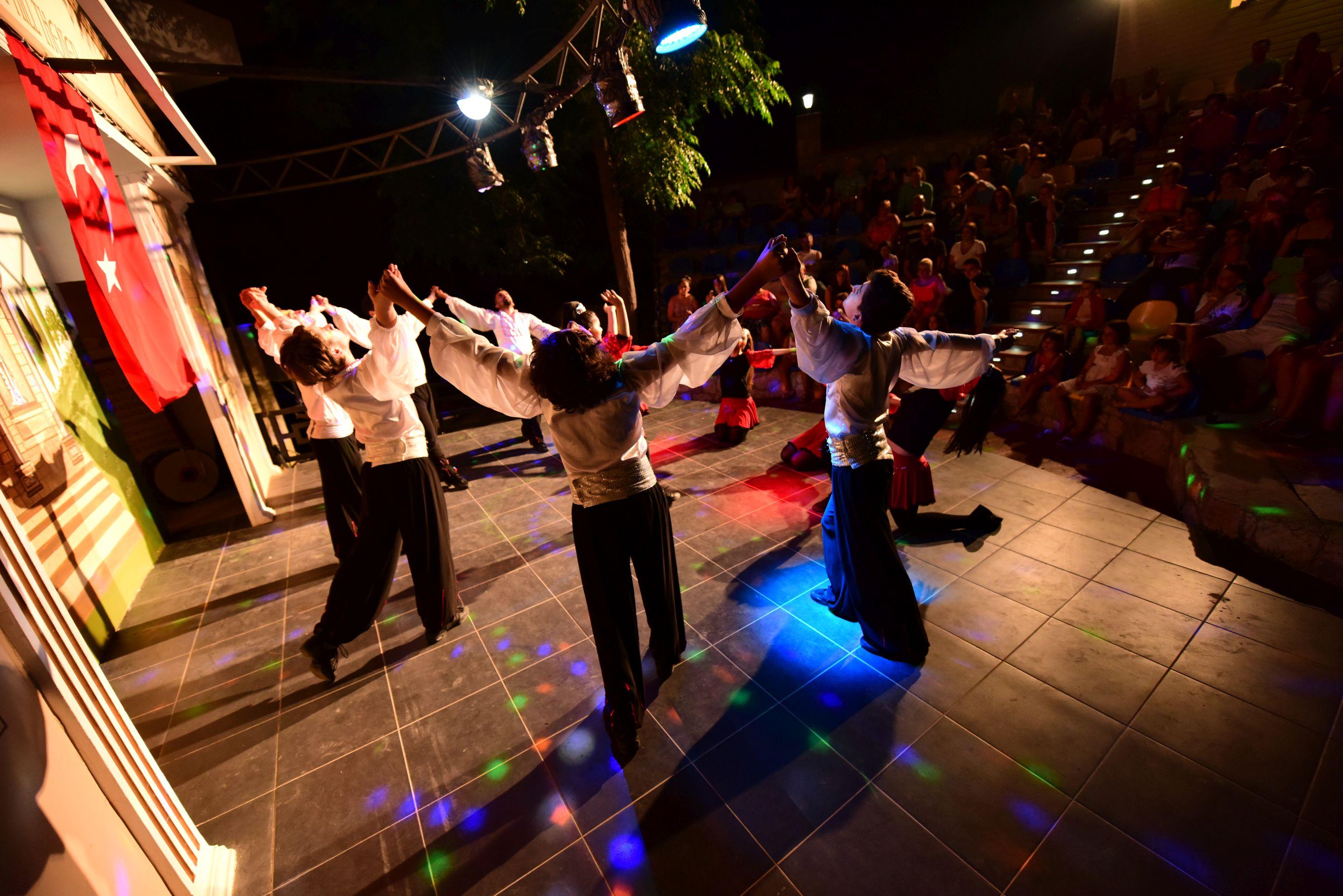 אולודניץ Perdikia Hill Hotel And Villas מראה חיצוני תמונה