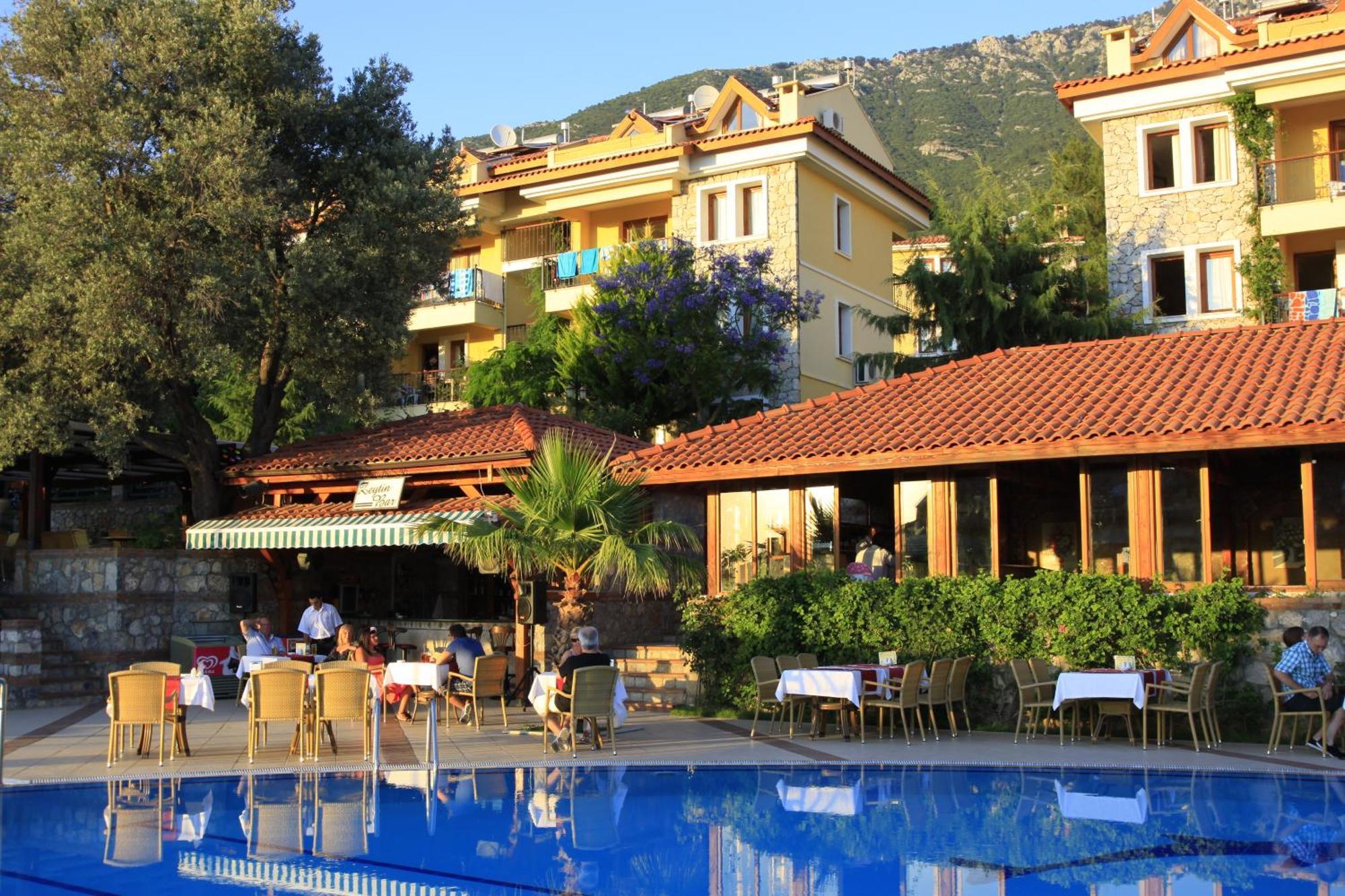 אולודניץ Perdikia Hill Hotel And Villas מראה חיצוני תמונה