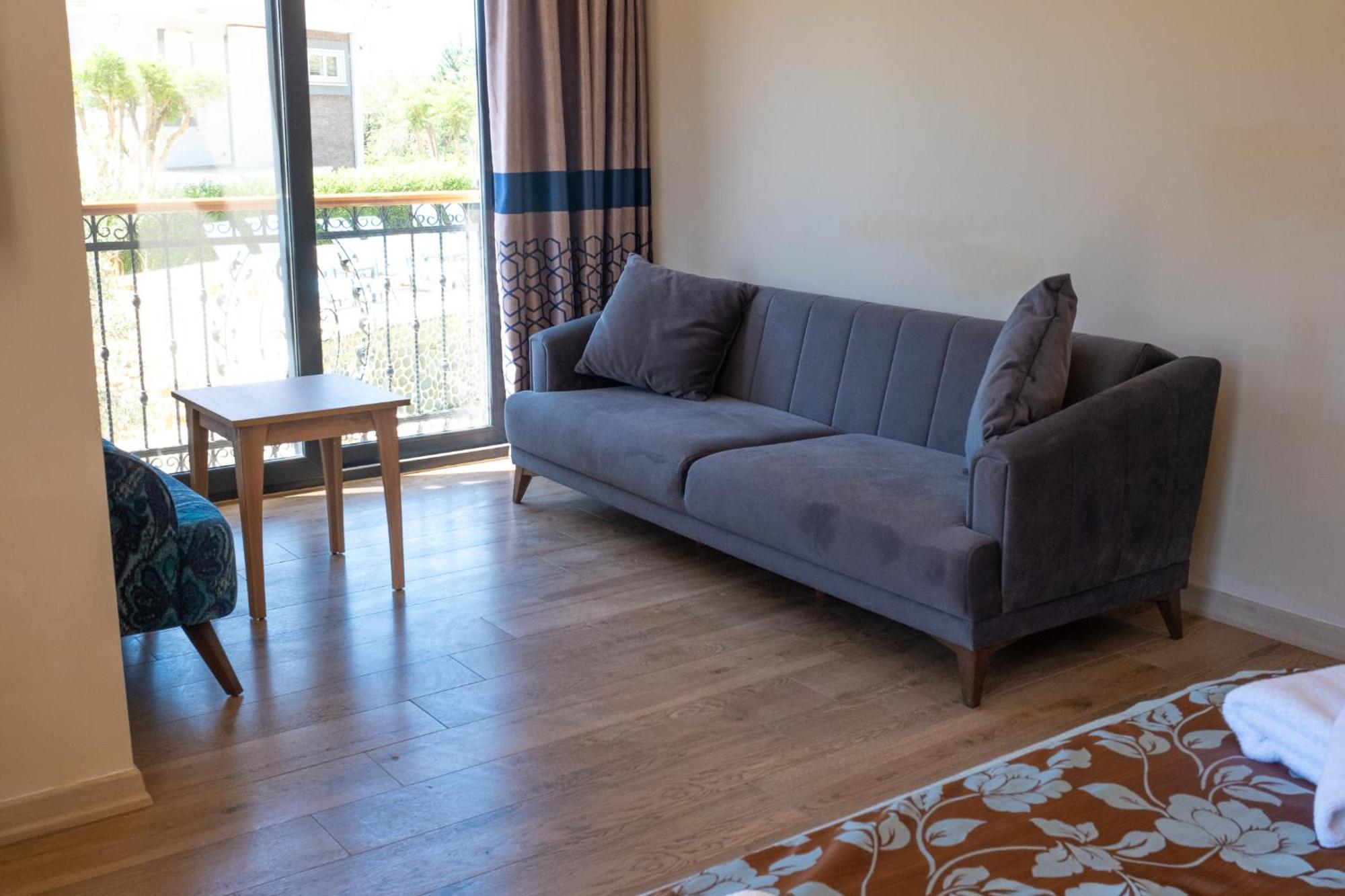 אולודניץ Perdikia Hill Hotel And Villas מראה חיצוני תמונה