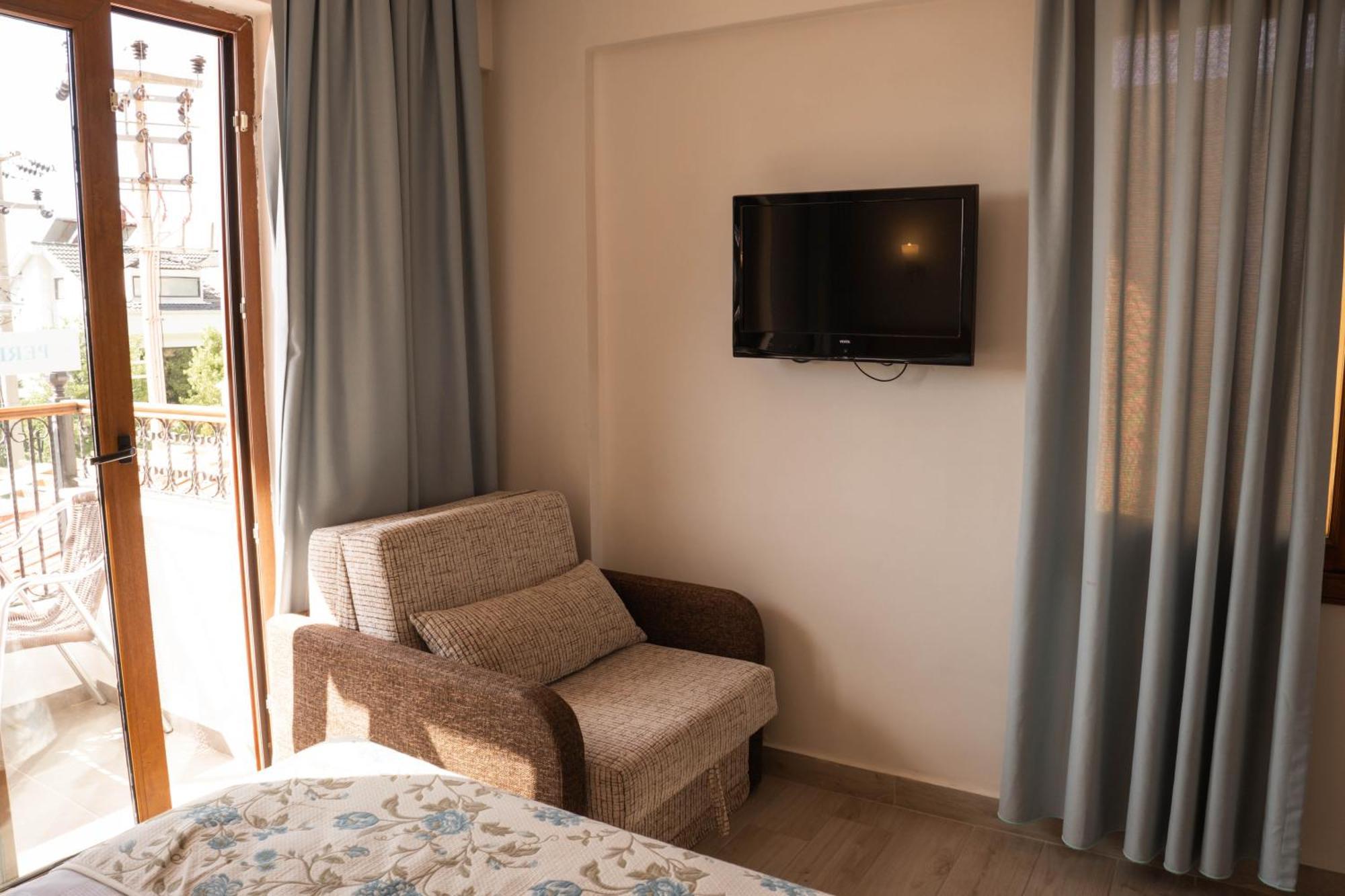 אולודניץ Perdikia Hill Hotel And Villas מראה חיצוני תמונה
