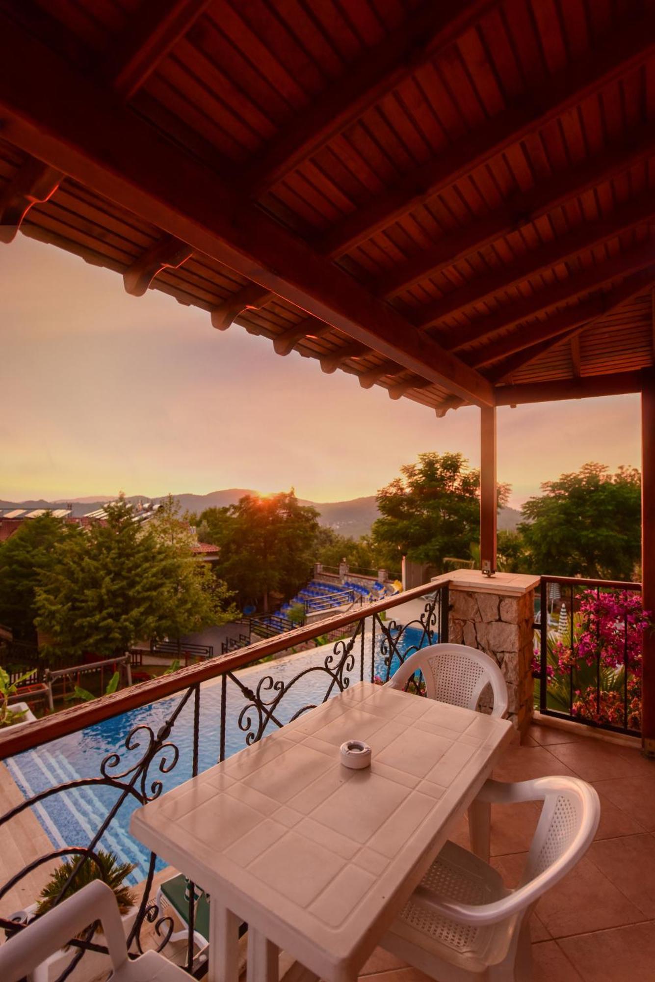 אולודניץ Perdikia Hill Hotel And Villas מראה חיצוני תמונה