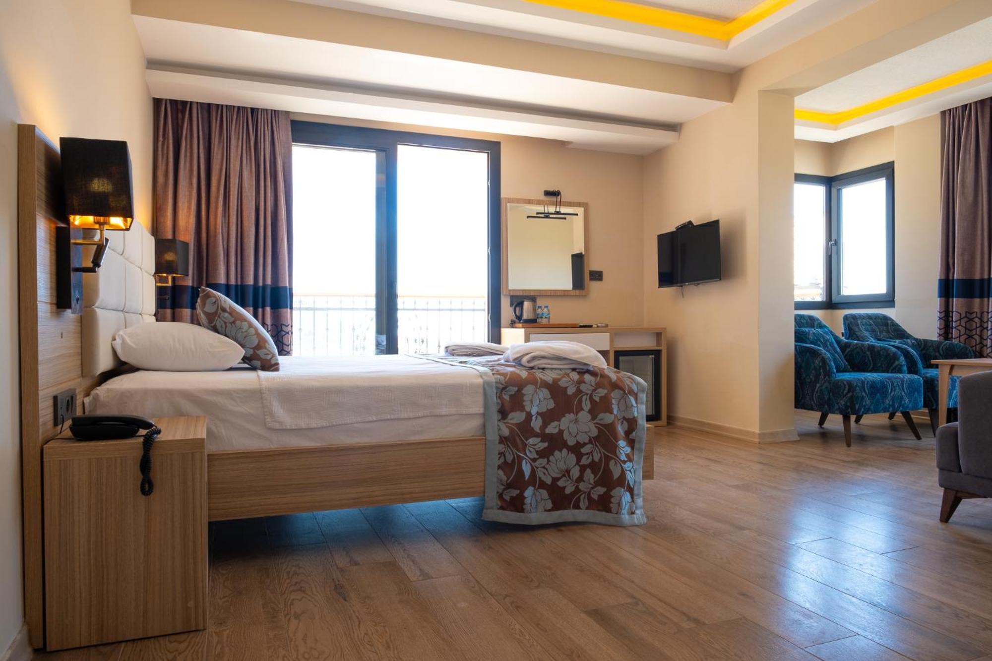 אולודניץ Perdikia Hill Hotel And Villas מראה חיצוני תמונה