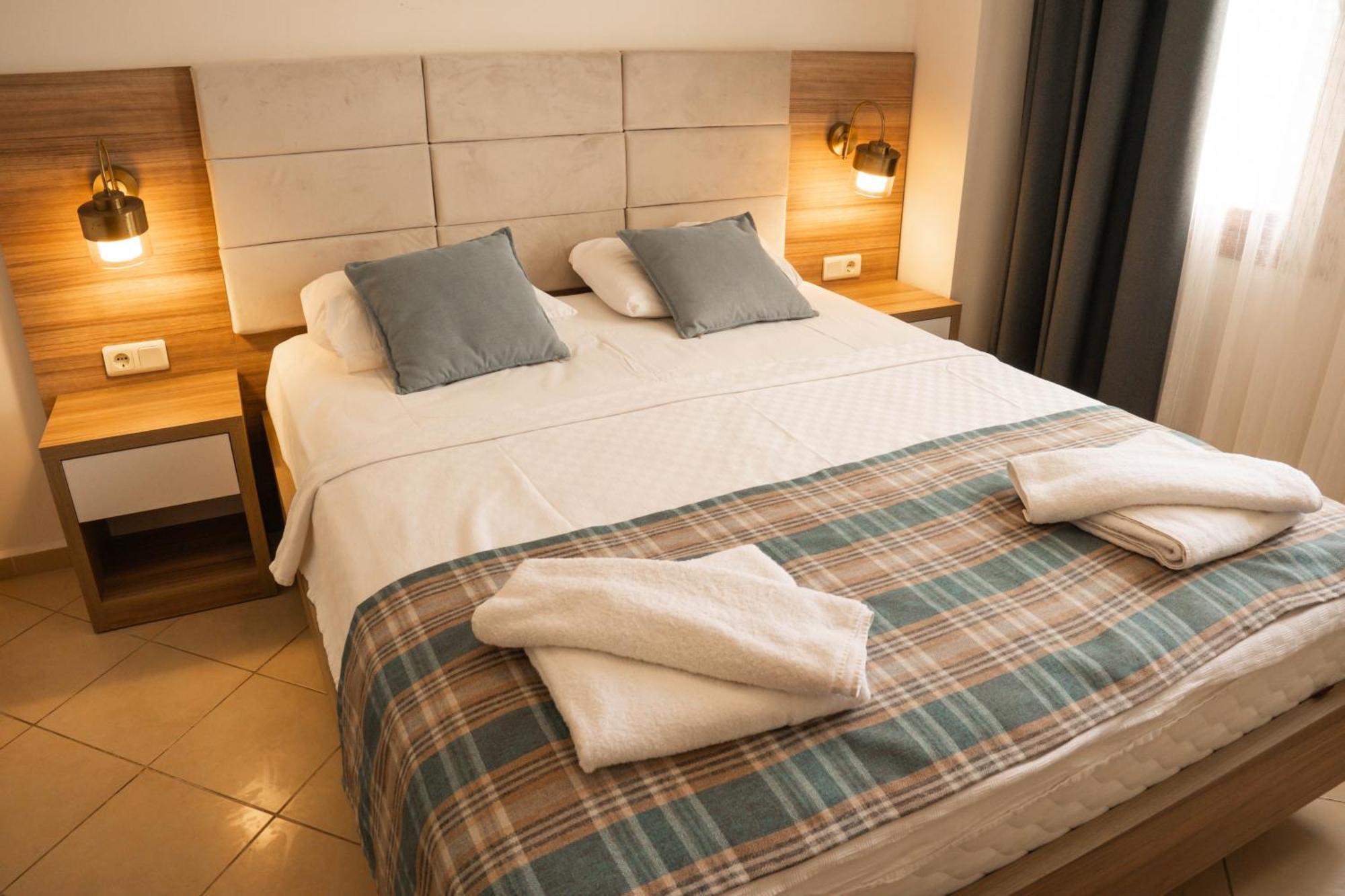 אולודניץ Perdikia Hill Hotel And Villas מראה חיצוני תמונה