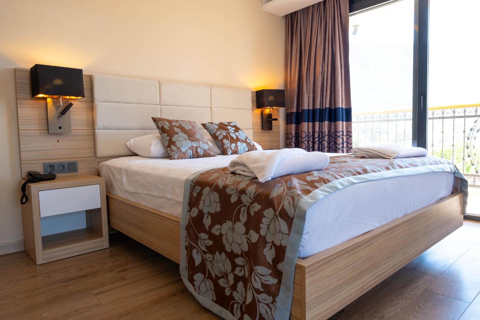אולודניץ Perdikia Hill Hotel And Villas מראה חיצוני תמונה
