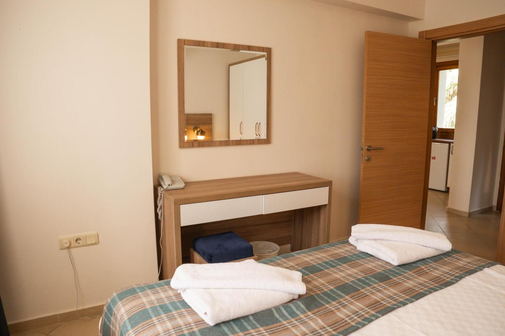 אולודניץ Perdikia Hill Hotel And Villas מראה חיצוני תמונה