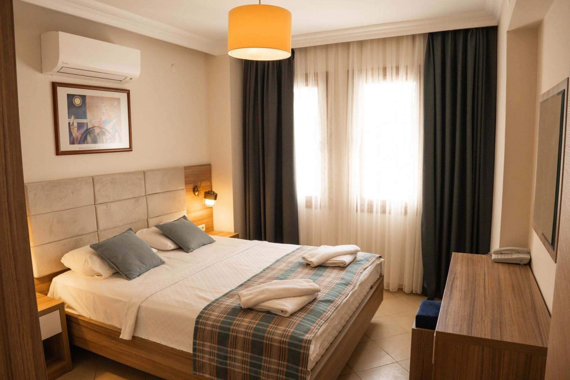 אולודניץ Perdikia Hill Hotel And Villas מראה חיצוני תמונה