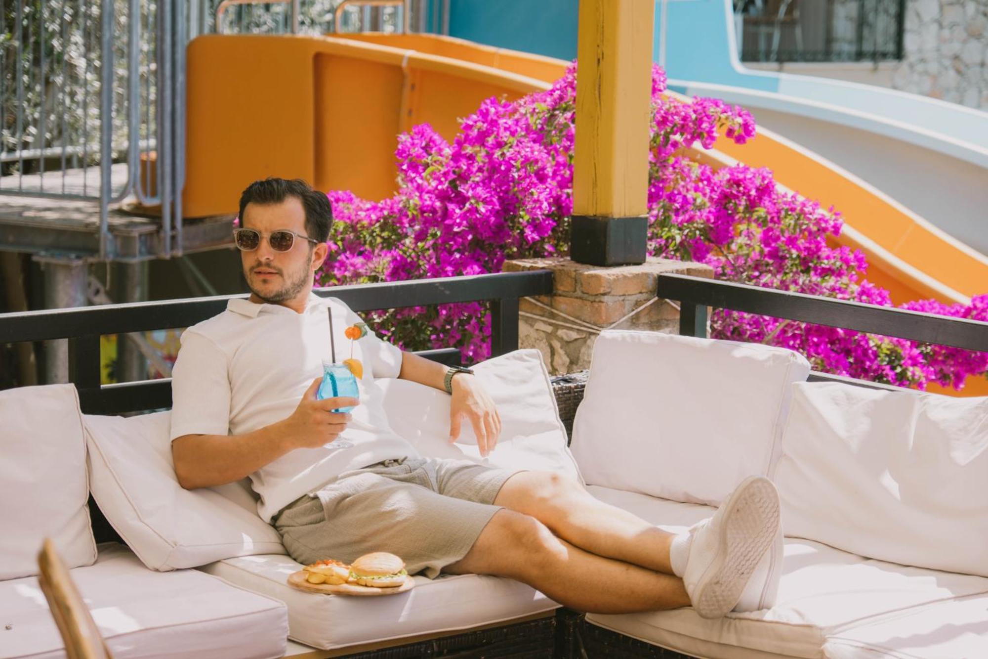 אולודניץ Perdikia Hill Hotel And Villas מראה חיצוני תמונה