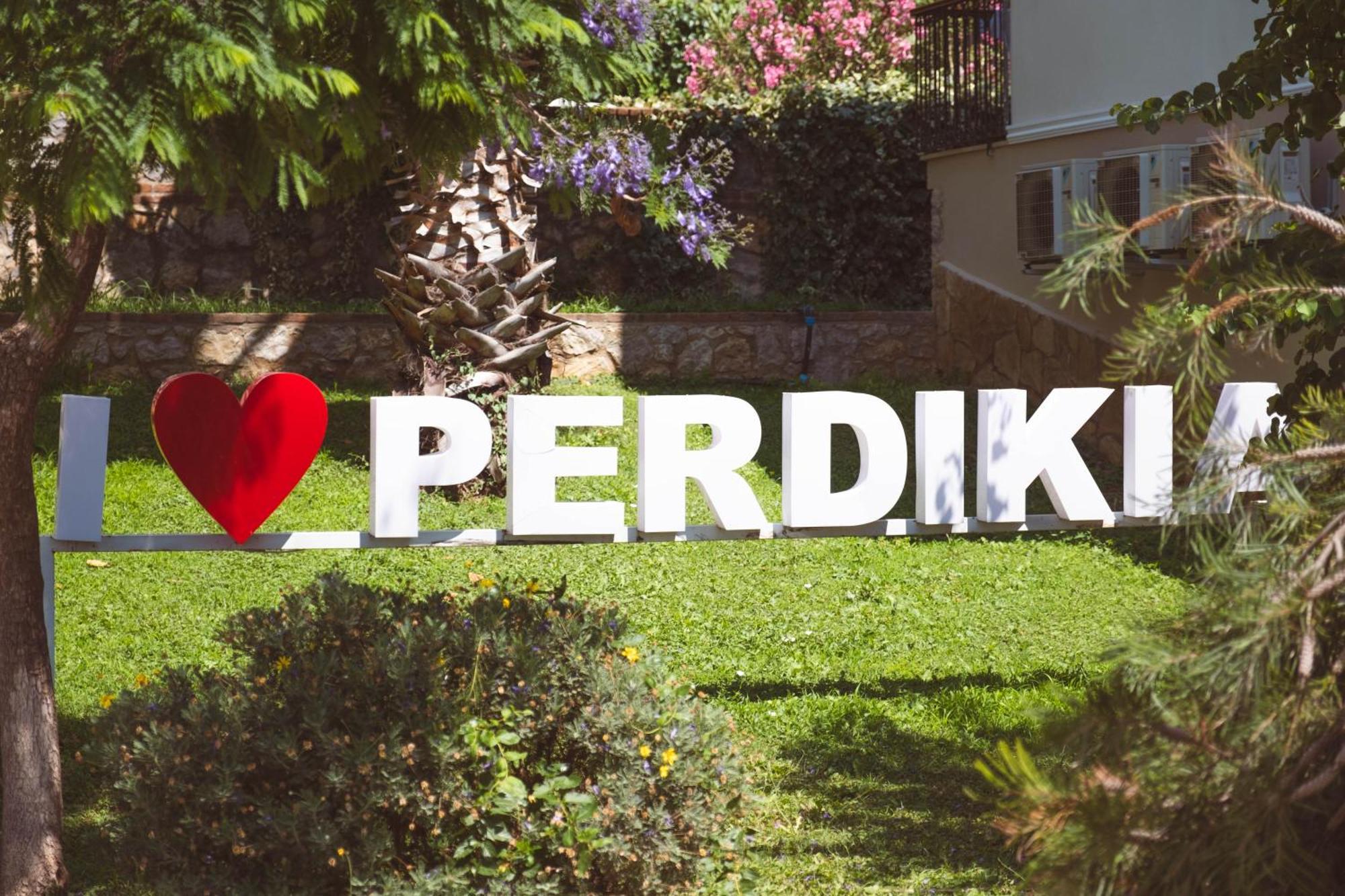 אולודניץ Perdikia Hill Hotel And Villas מראה חיצוני תמונה