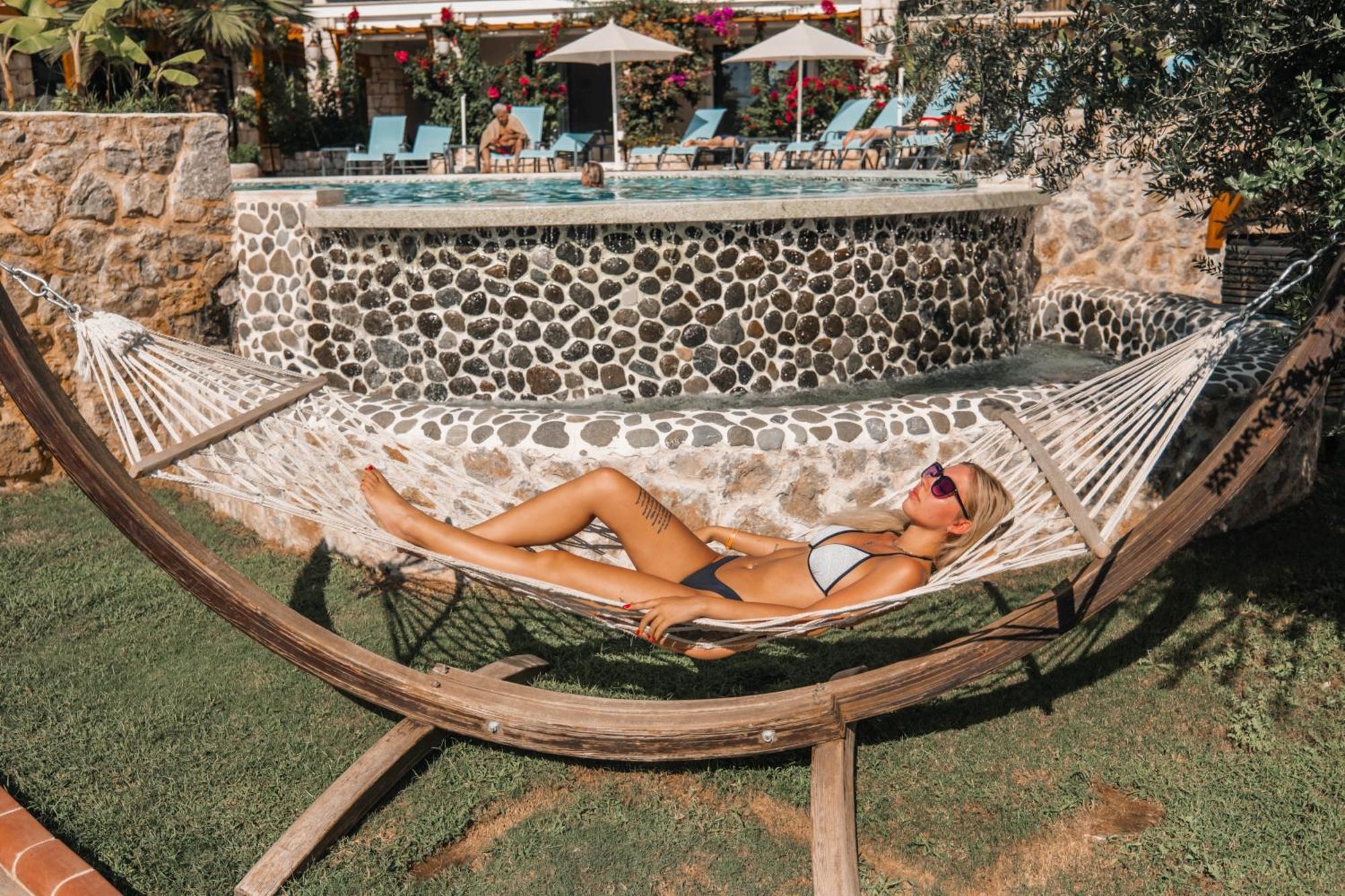 אולודניץ Perdikia Hill Hotel And Villas מראה חיצוני תמונה