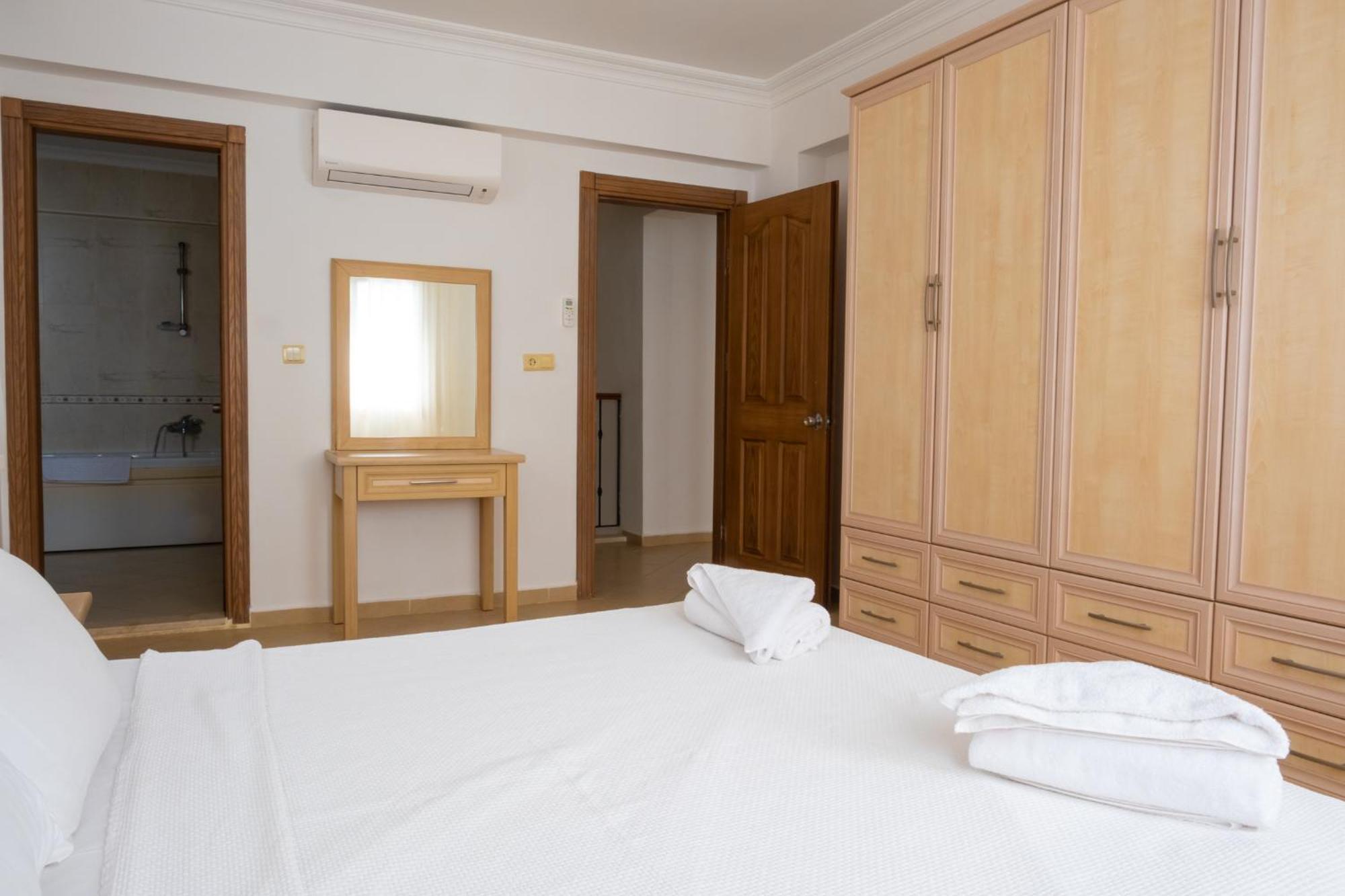 אולודניץ Perdikia Hill Hotel And Villas מראה חיצוני תמונה