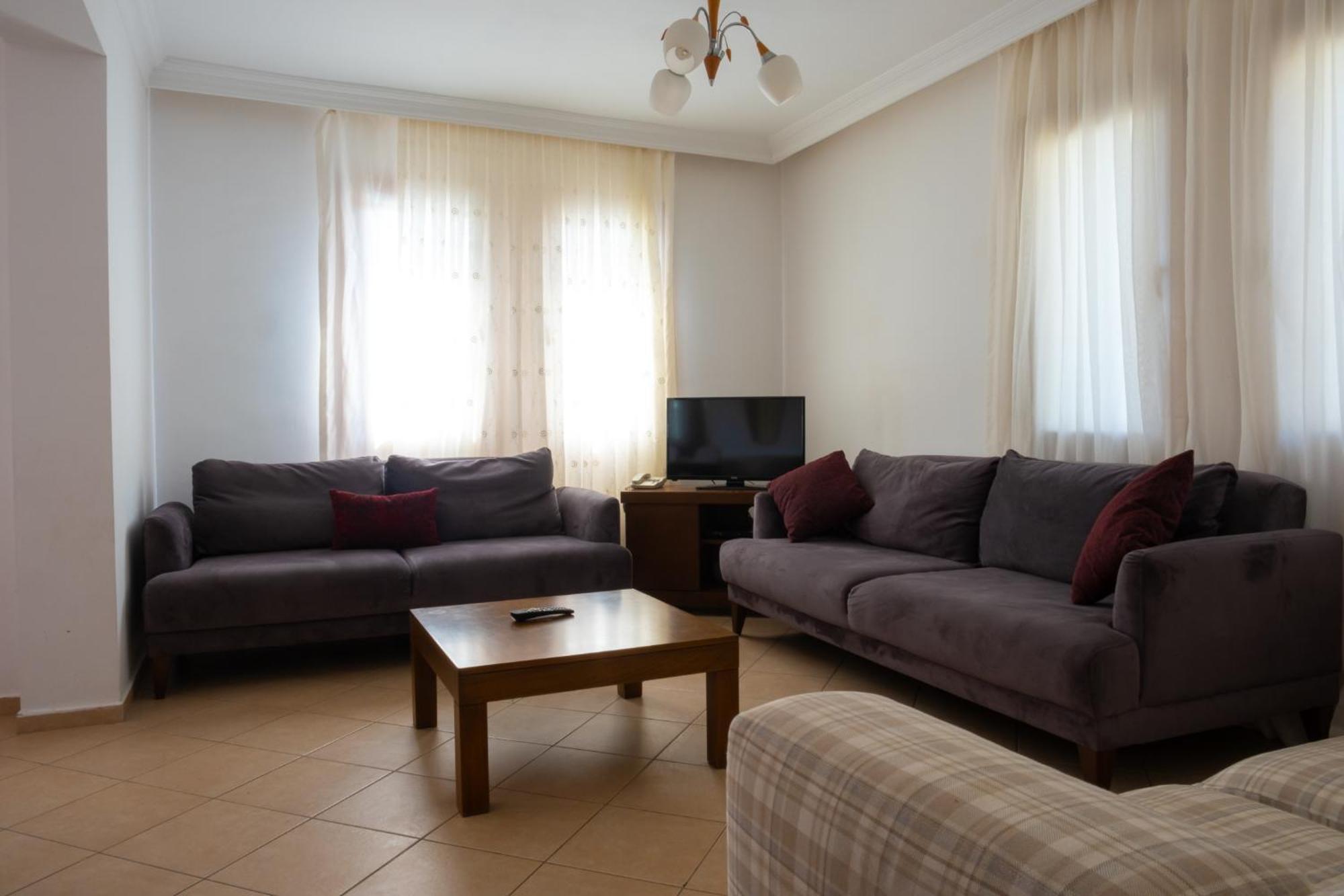 אולודניץ Perdikia Hill Hotel And Villas מראה חיצוני תמונה