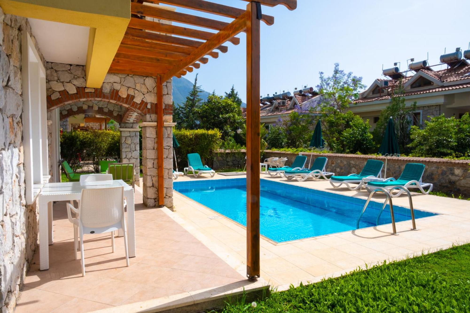 אולודניץ Perdikia Hill Hotel And Villas מראה חיצוני תמונה