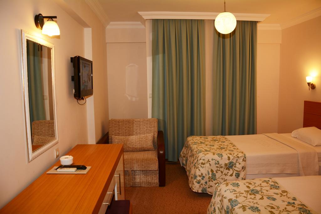 אולודניץ Perdikia Hill Hotel And Villas מראה חיצוני תמונה